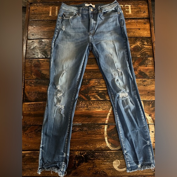 Kancan Medium Wash Distressed Raw Edge Skinny Jeans. Size 9 - Picture 2 of 3
